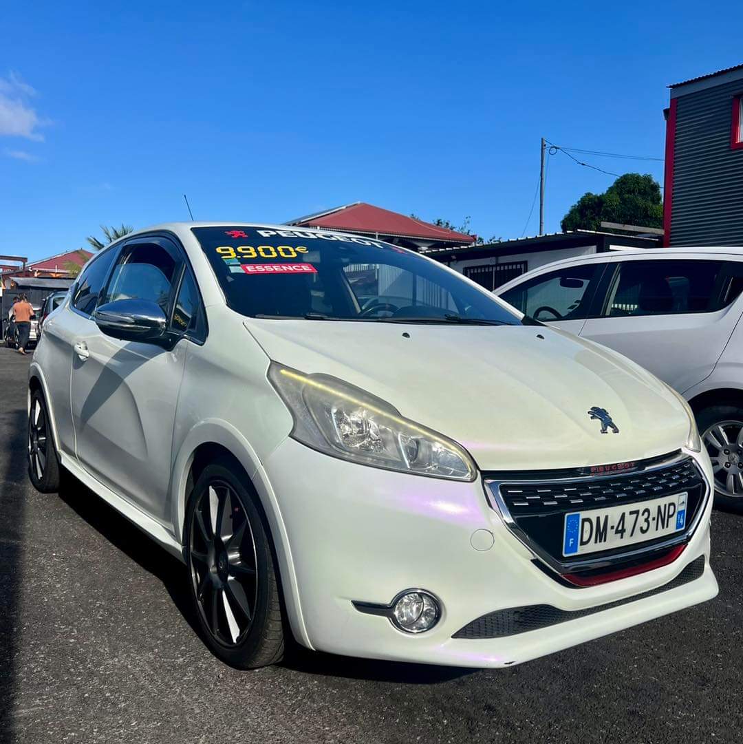 PEUGEOT 208 GTI