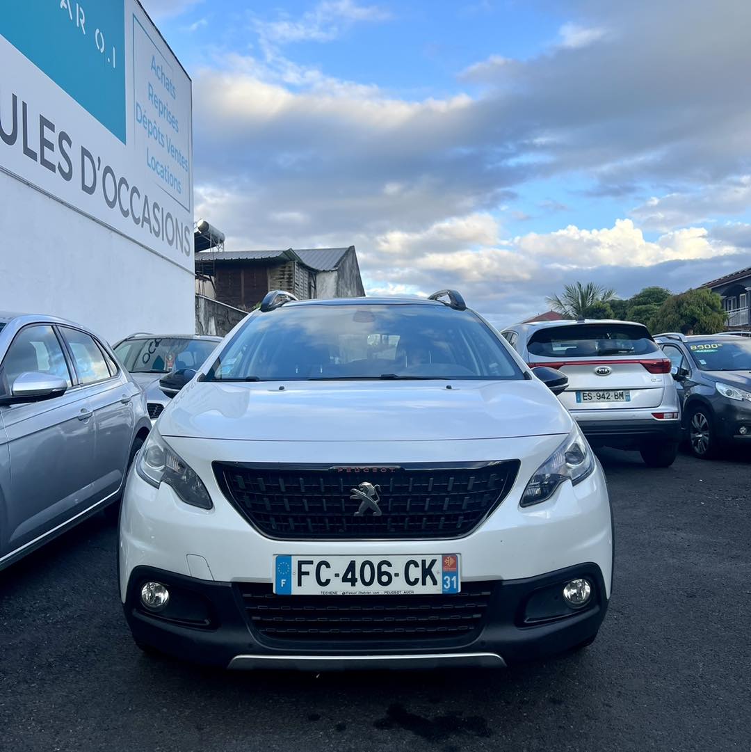 PEUGEOT 2008 GT LINE