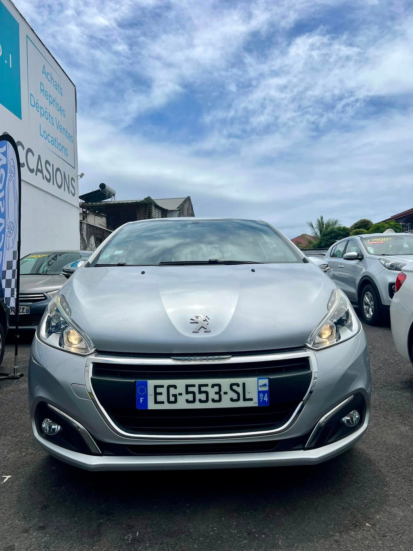 PEUGEOT 208