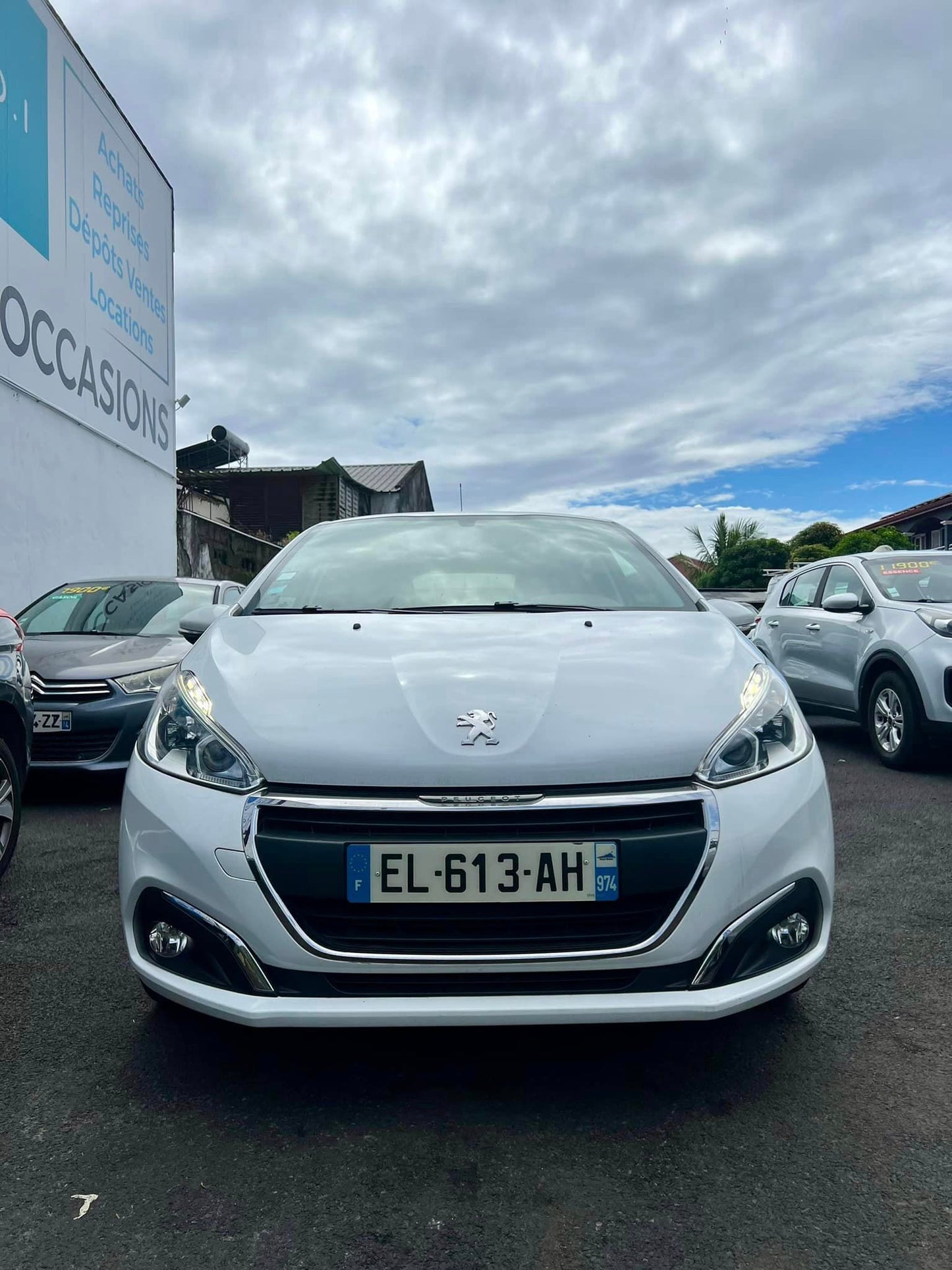 PEUGEOT 208