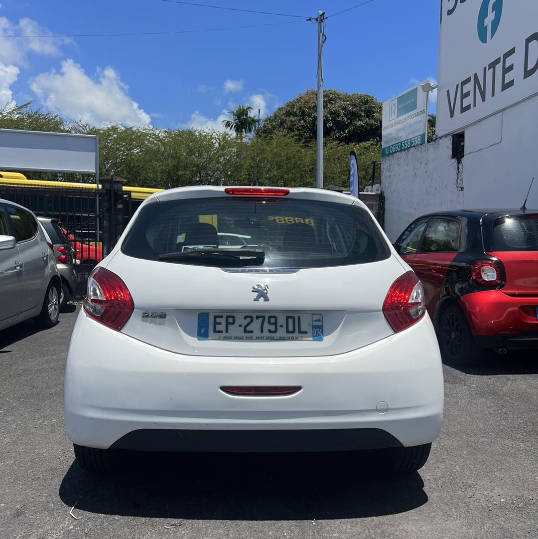 PEUGEOT 208 HDI