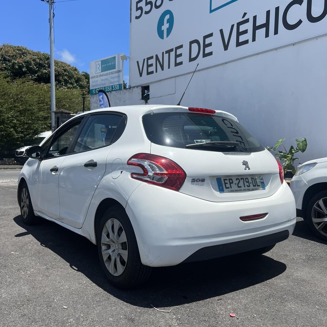 PEUGEOT 208 HDI