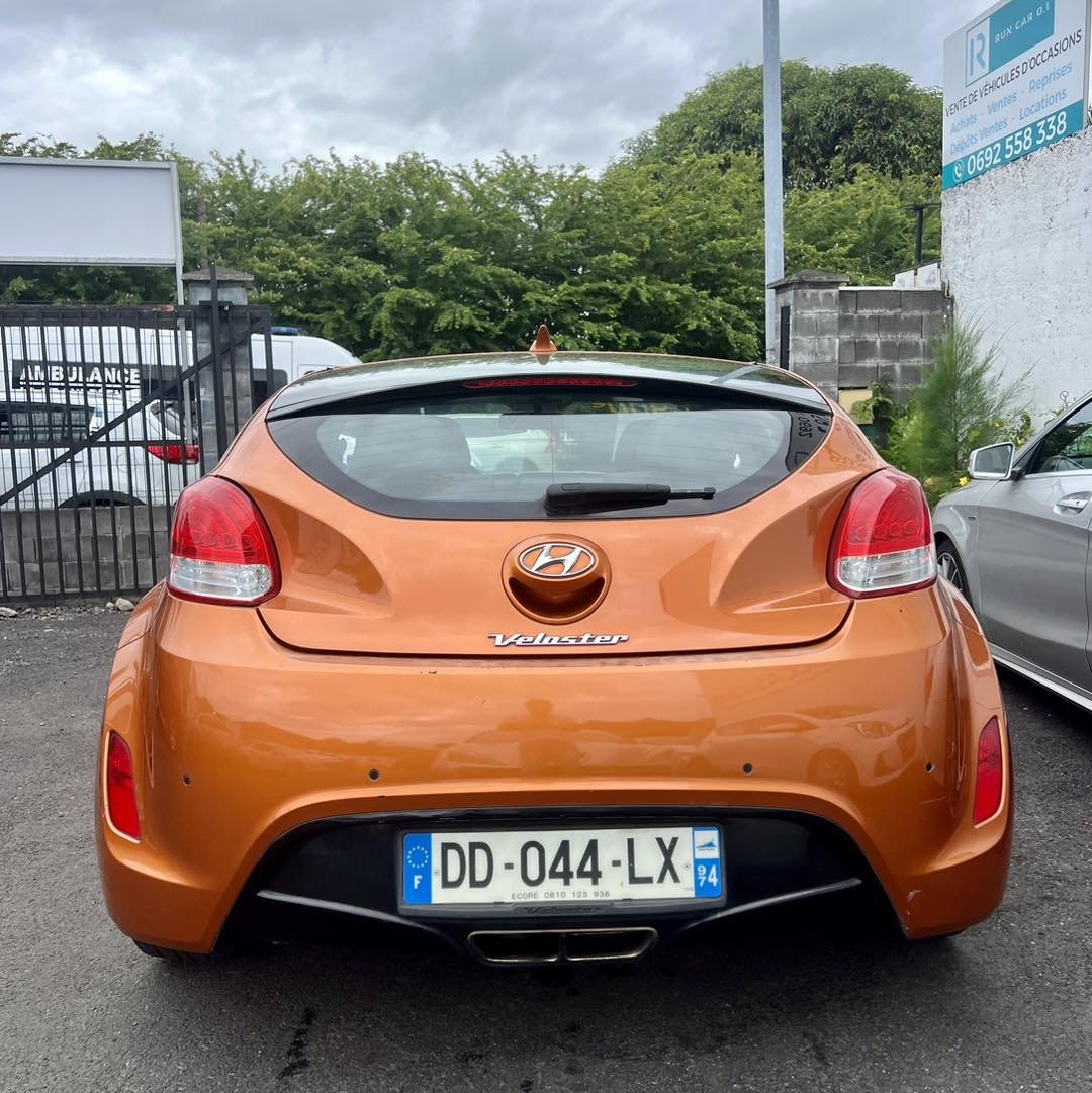 HYUNDAI VELOSTER