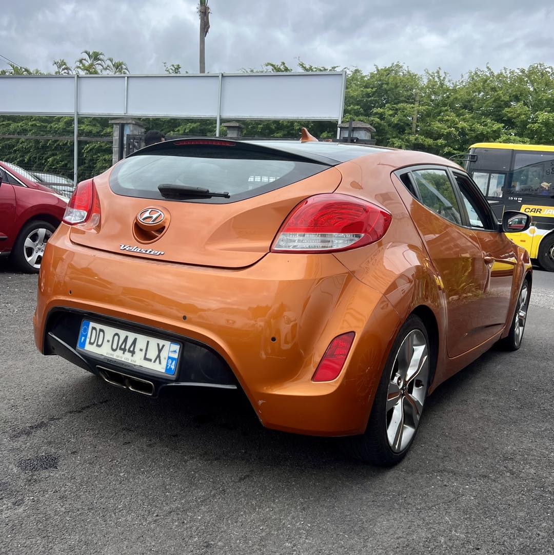 HYUNDAI VELOSTER