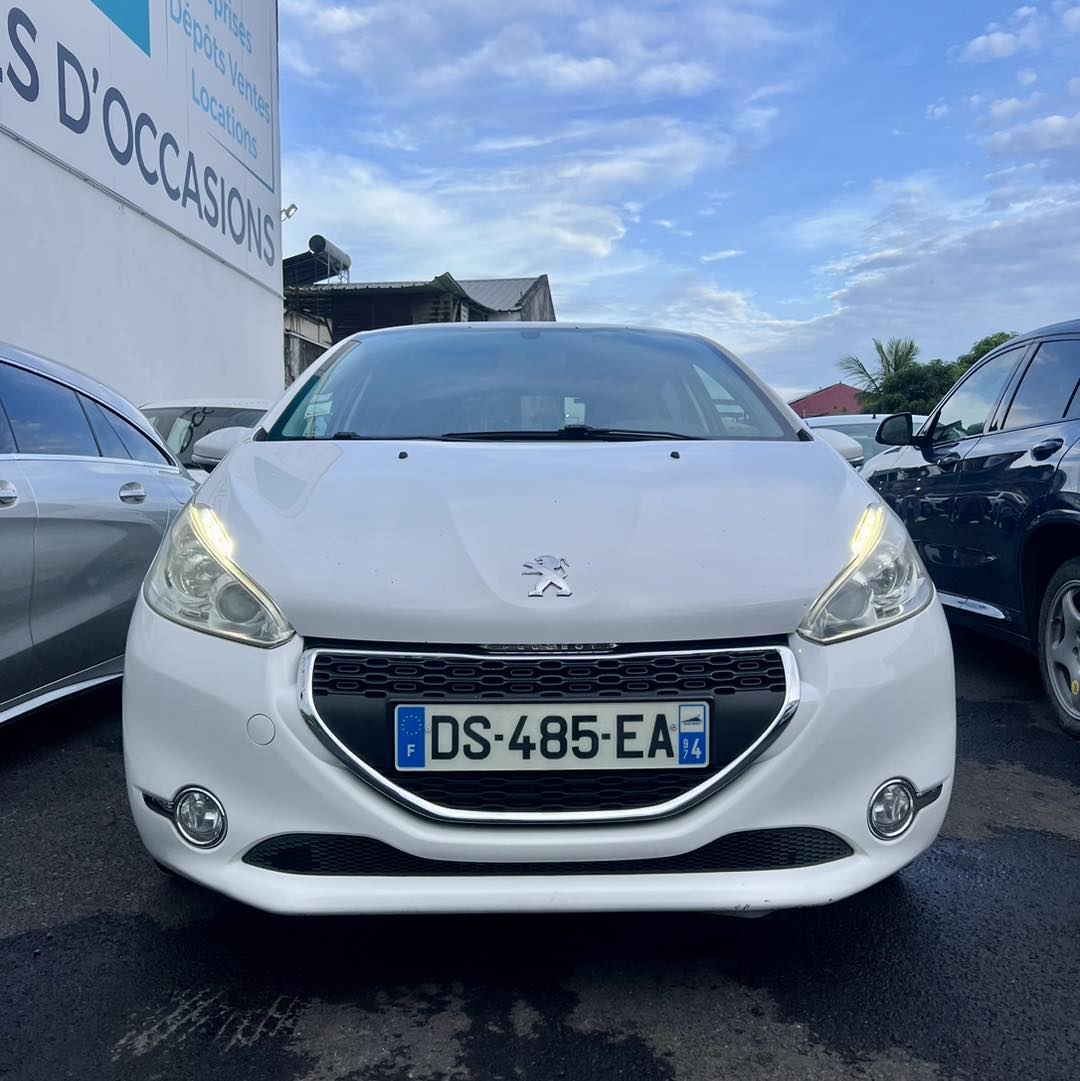 PEUGEOT 208 HDI